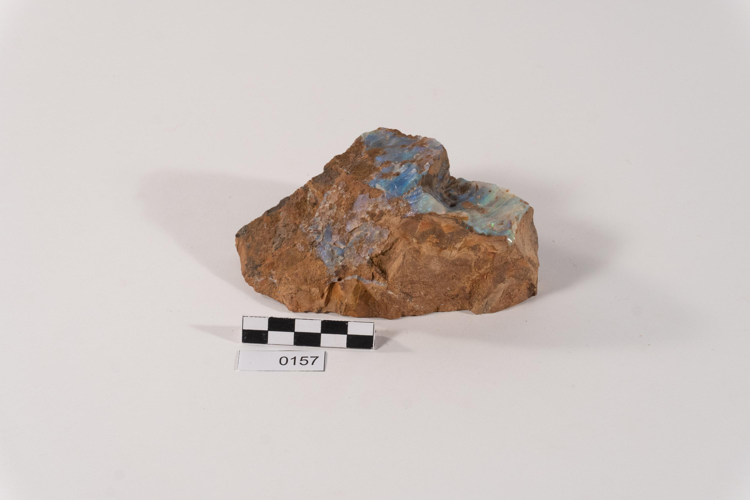 Opala Azul no Arenito Silicificado