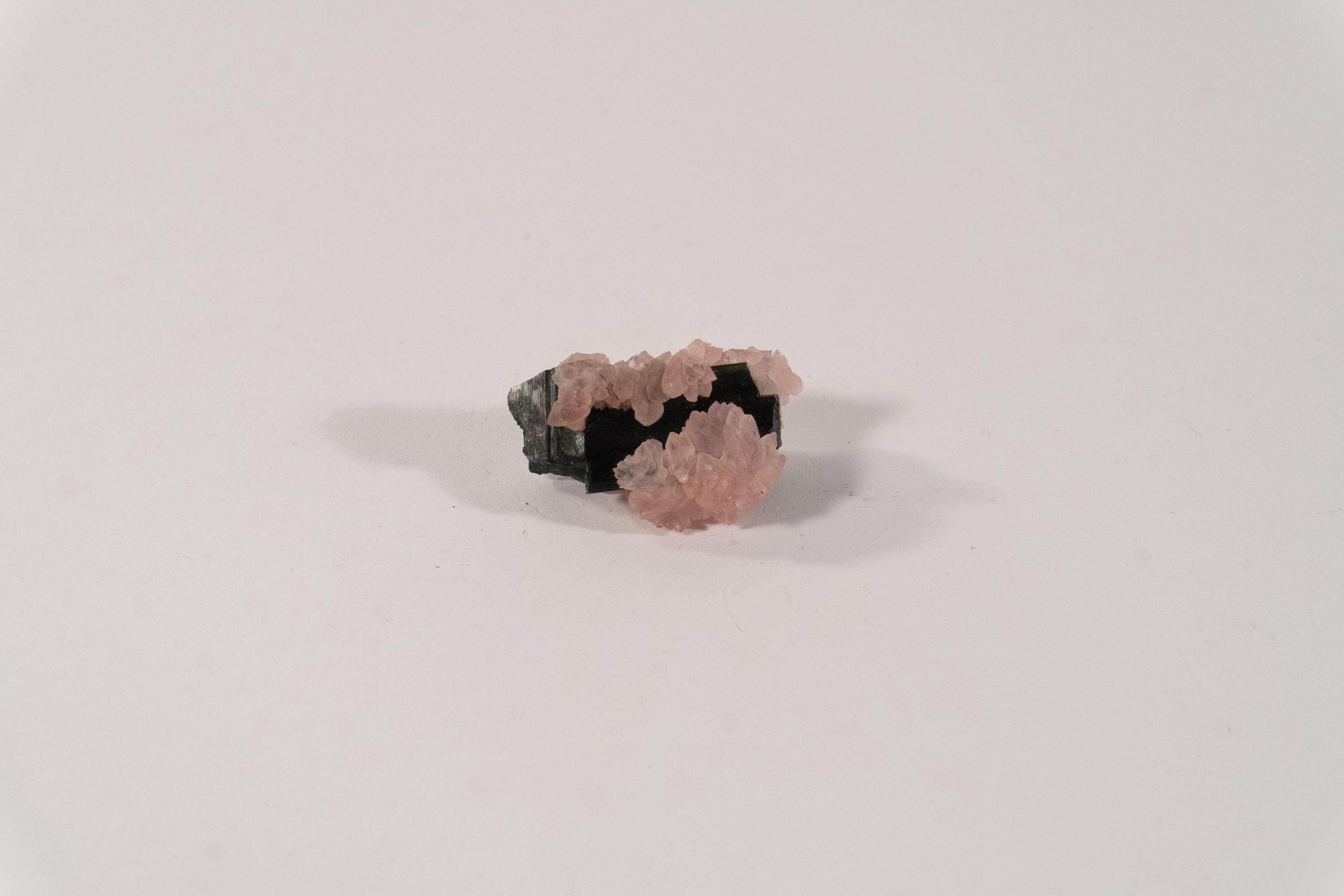 Quartzo Rosa com Turmalina Negra